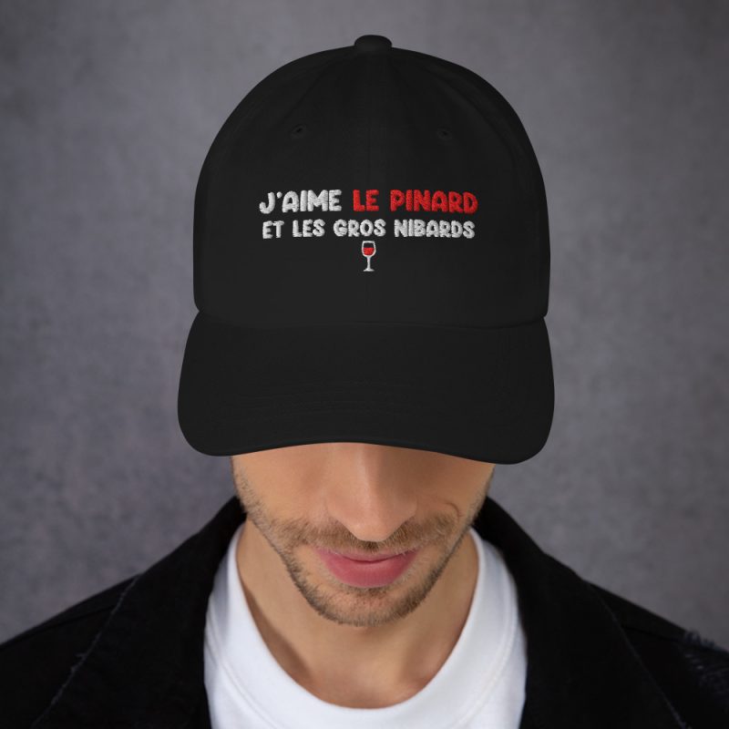 Casquette pinard et gros nibards
