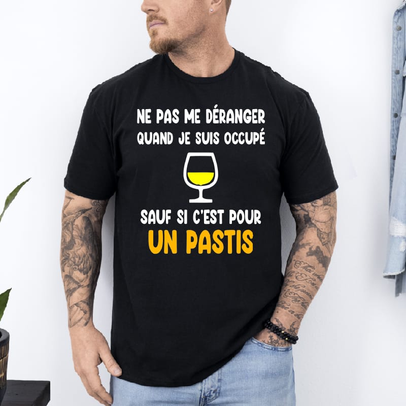 T shirt Ne pas déranger sauf pastis noir