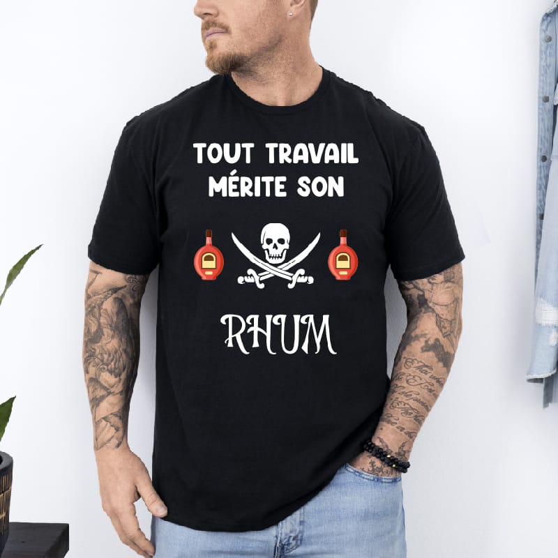 T shirt Tout travail mérite son rhum noir