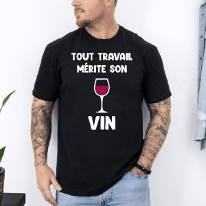 T shirt Tout travail mérite son vin noir
