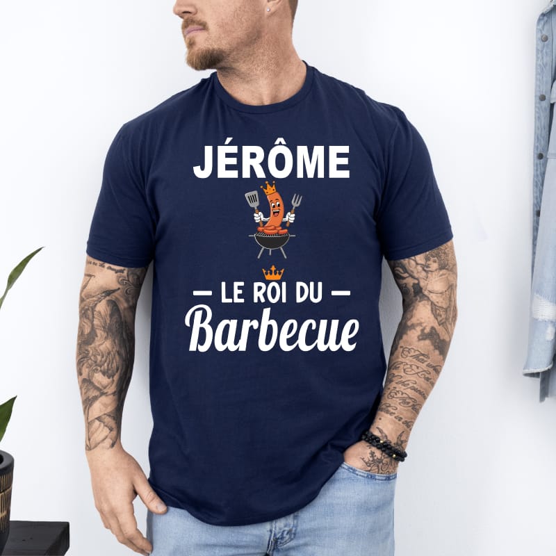 T shirt le roi du barbecue personnalisé prénom_ bleu marine