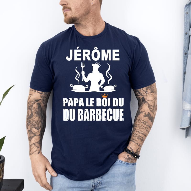 T shirt papa le roi du barbecue personnalisé prénom_ bleu marine